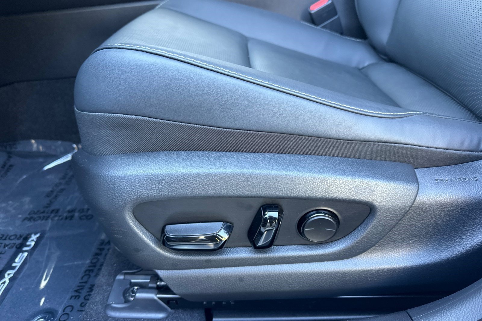 Used 2025 Lexus UX 300h FWD w/ Accessory Package (Z2) image 14