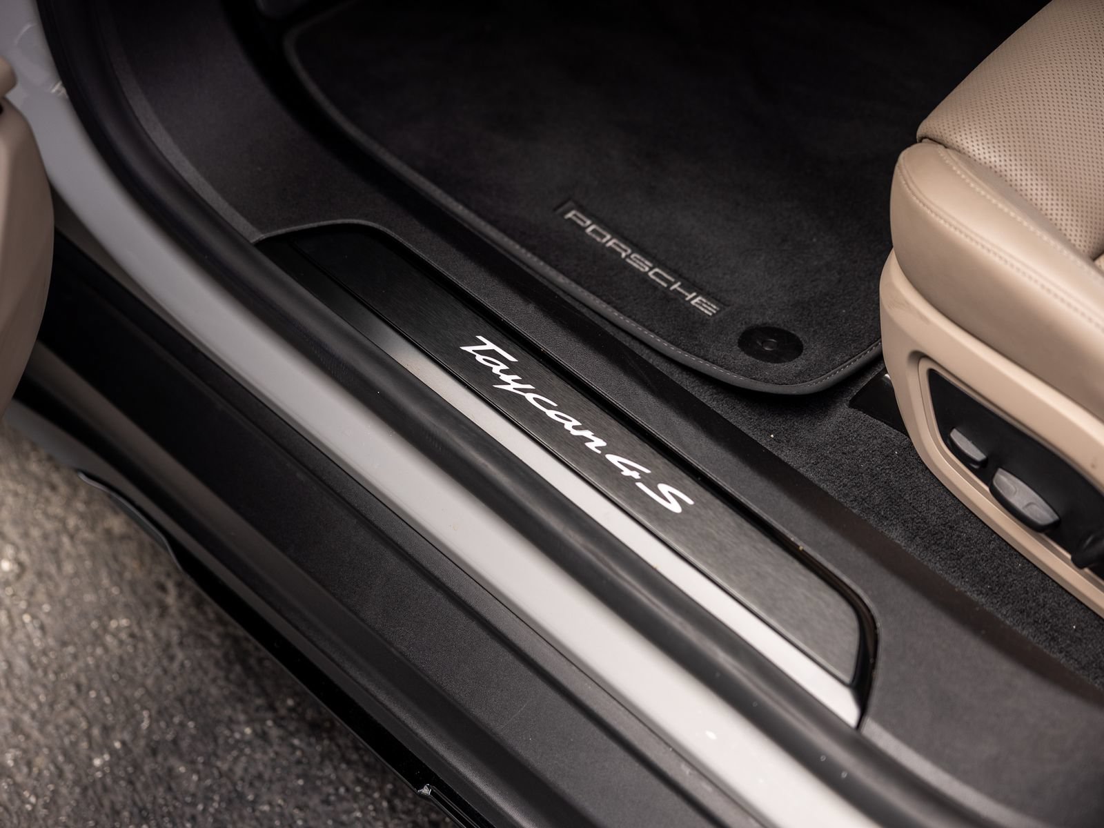 Certified 2024 Porsche Taycan 4S AWD/4WD image 43