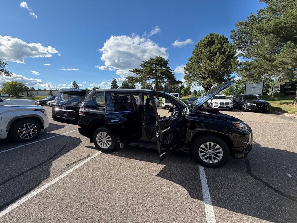 Used 2016 Lexus GX 460 w/ Premium Package AWD/4WD image 47