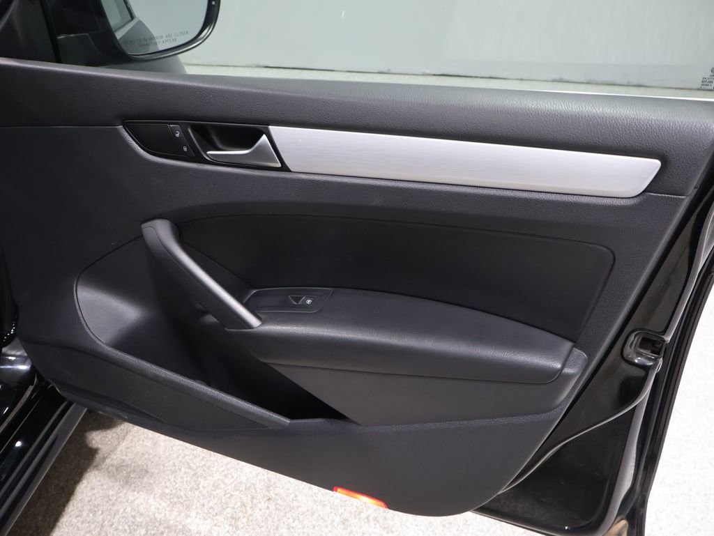 Used 2012 Volkswagen Passat TDI SE image 25