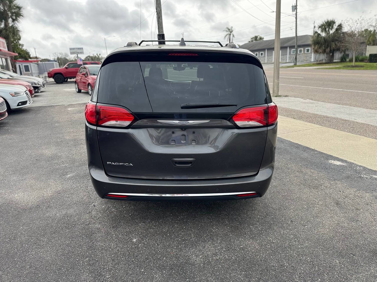 Used 2018 Chrysler Pacifica Touring-L FWD image 7