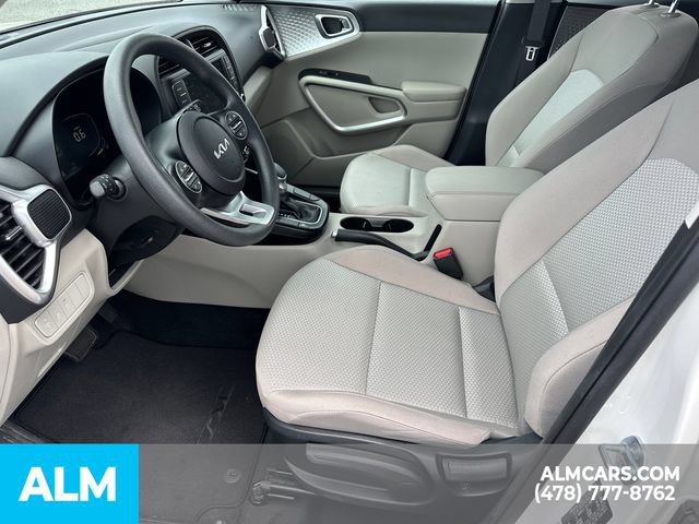 Used 2025 Kia Soul LX w/ LX Technology Package FWD image 10
