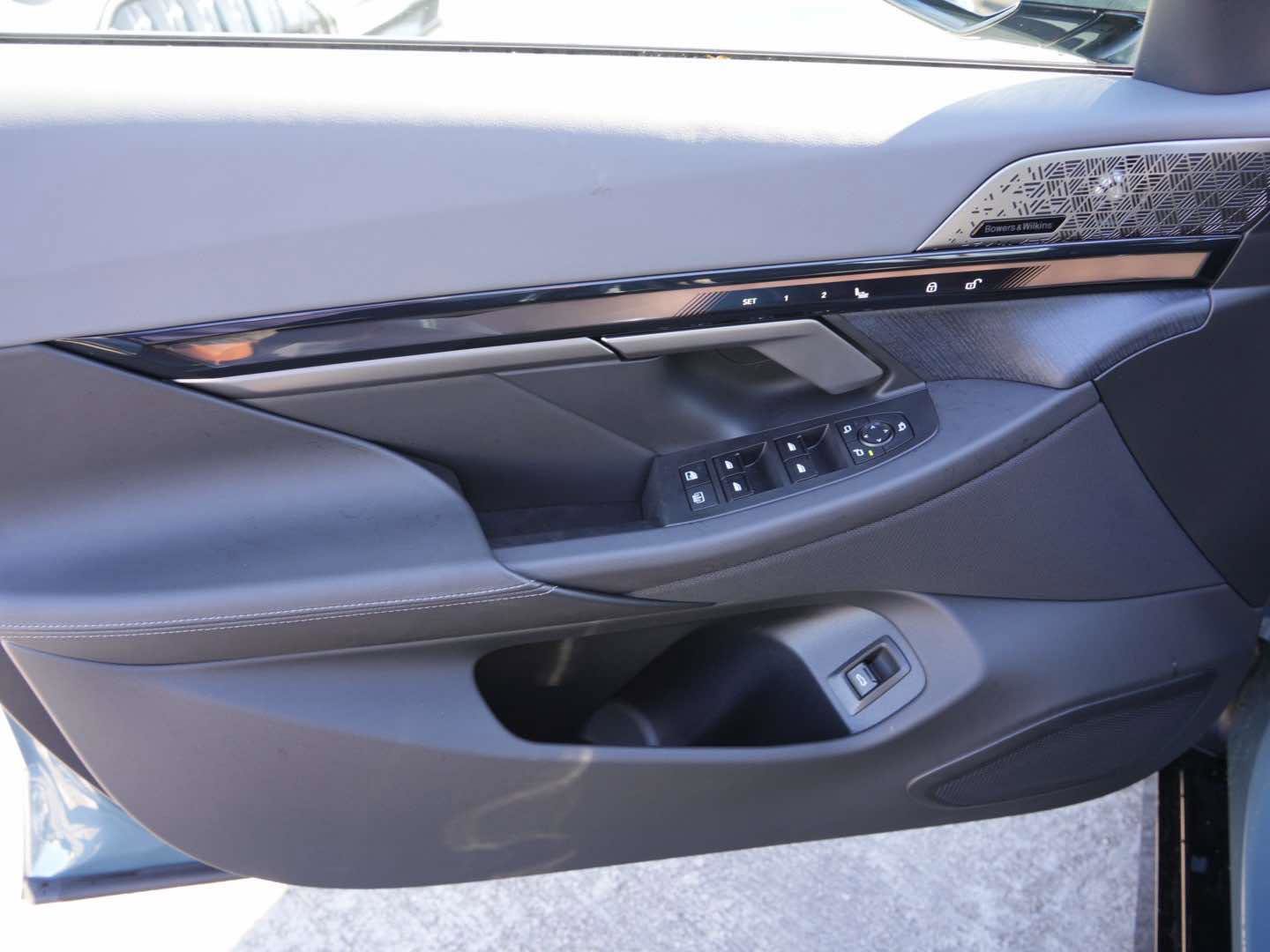 Used 2025 BMW i5 xDrive40 image 13