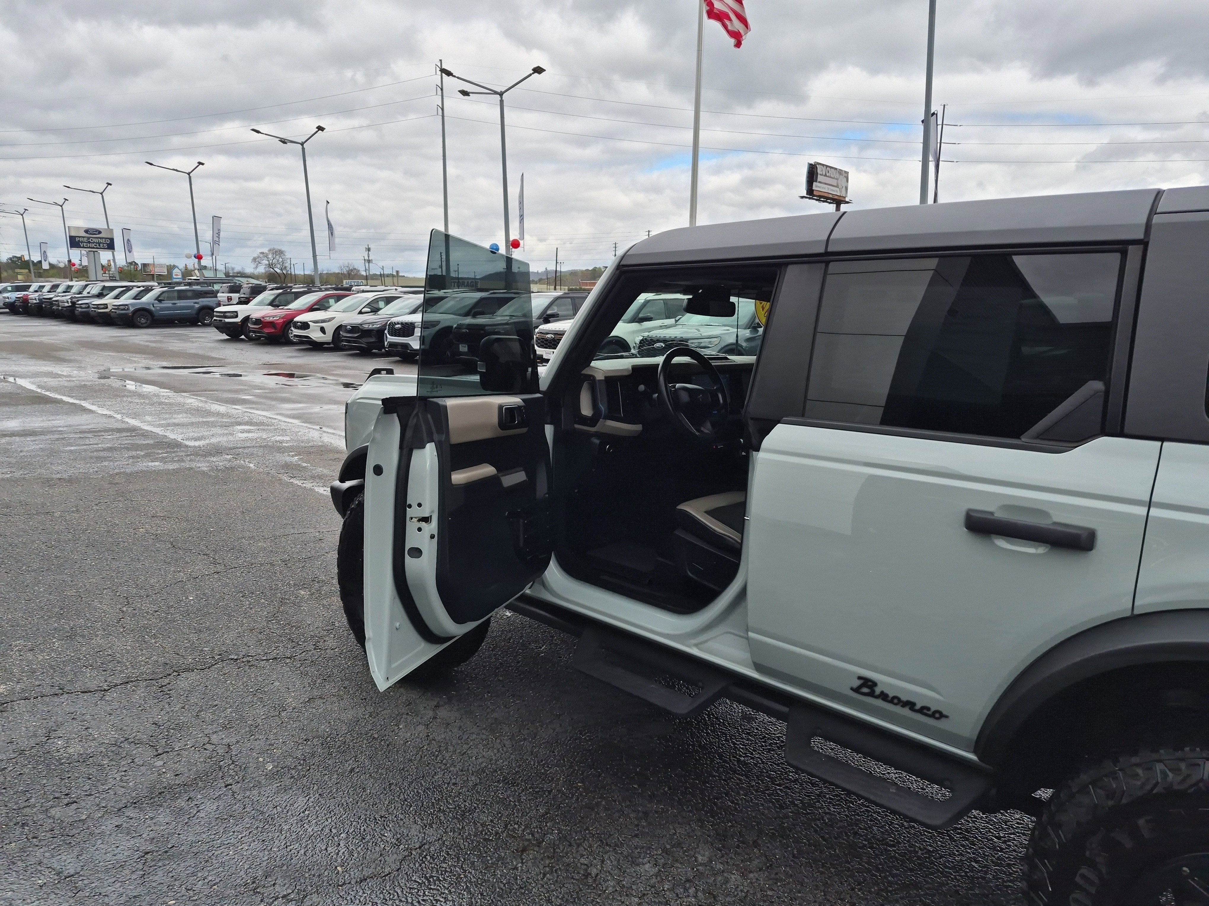 Used 2023 Ford Bronco Wildtrak image 10