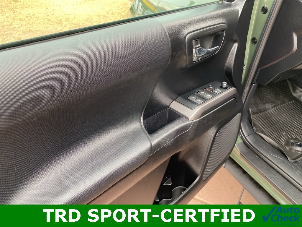 Used 2021 Toyota Tacoma TRD Sport w/ Technology Package image 21