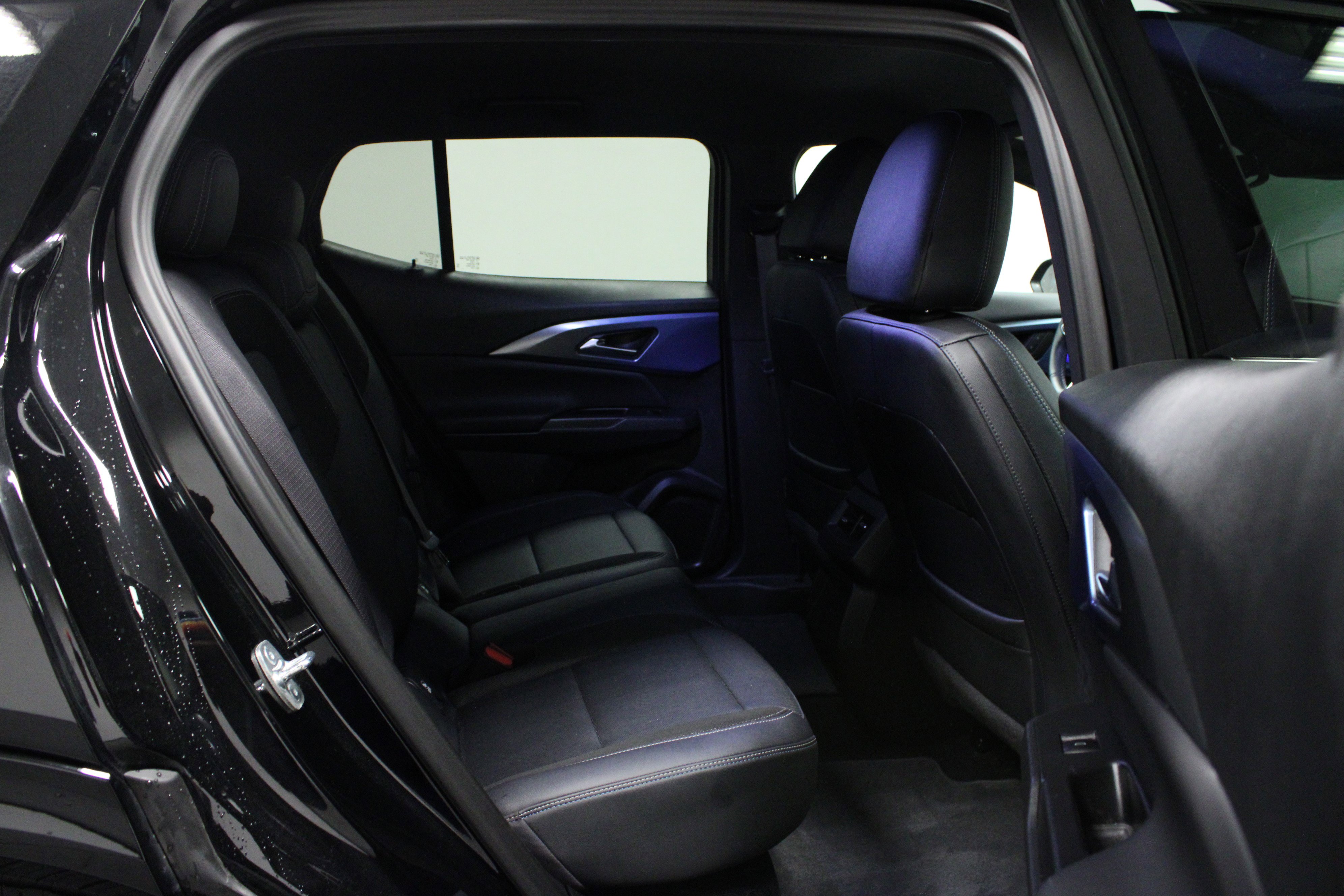 Used 2025 Chevrolet Equinox EV LT w/ Convenience Package image 15