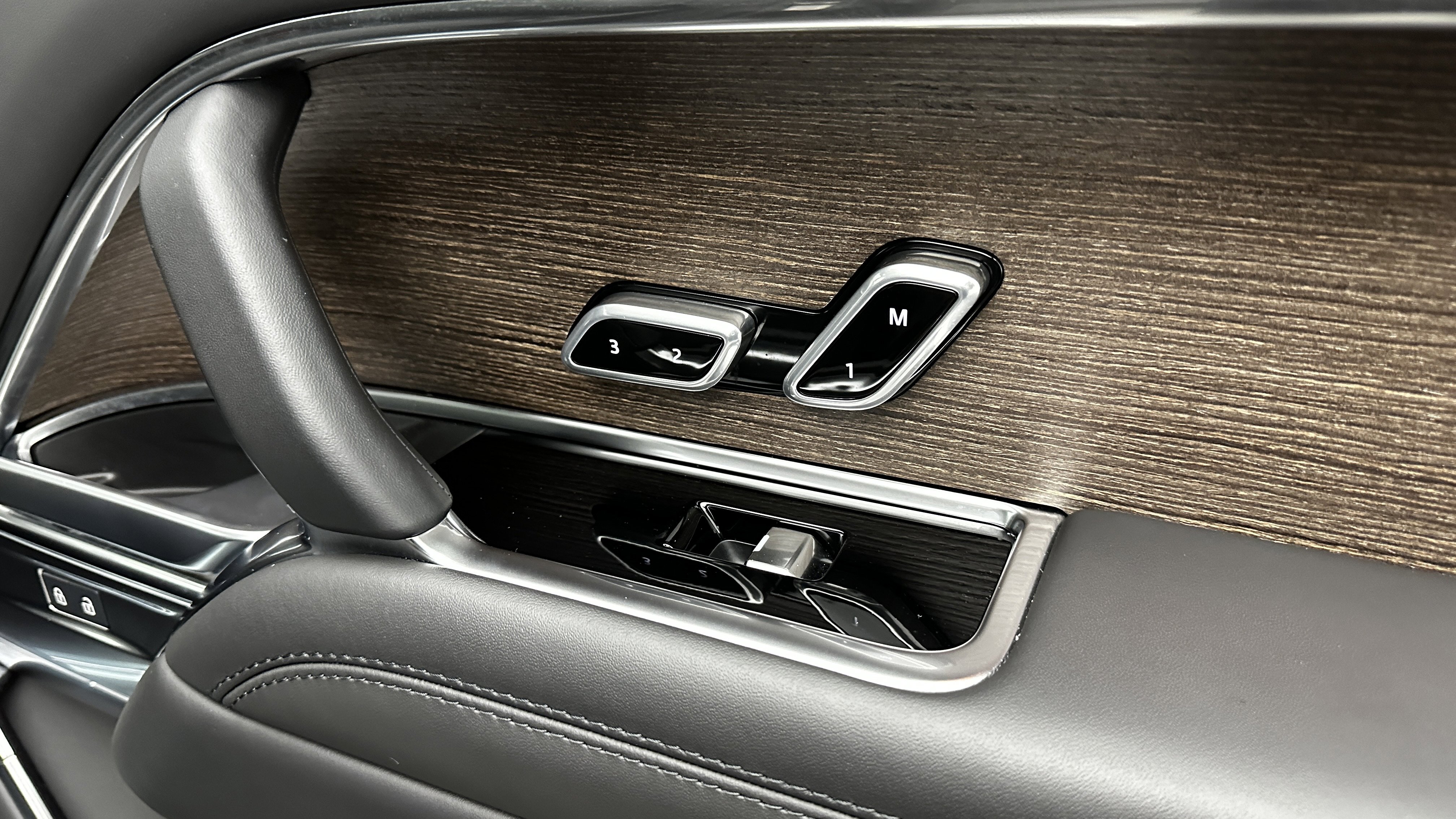 Used 2025 Land Rover Range Rover Long Wheelbase SE image 48