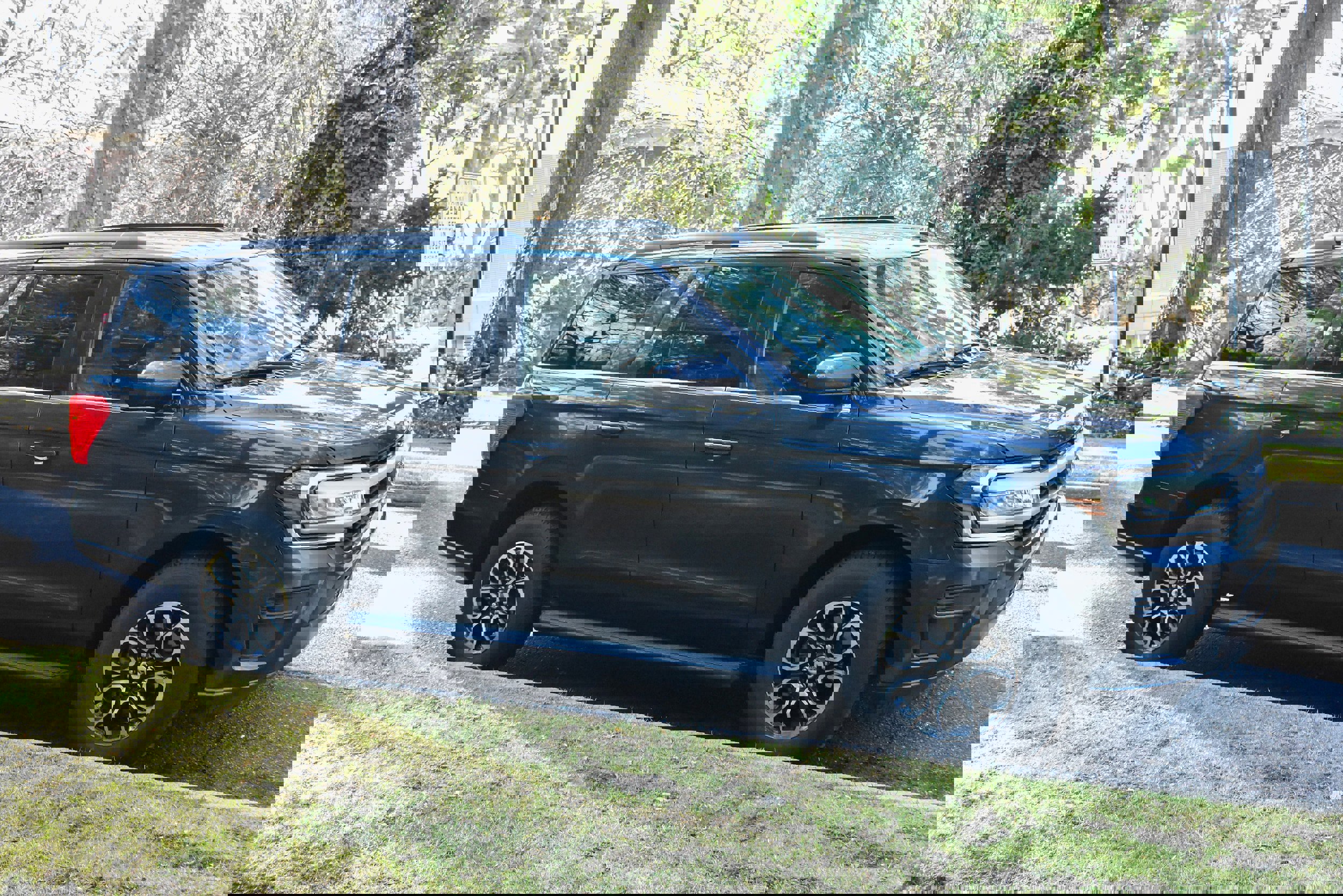 Used 2024 Ford Expedition XLT image 11