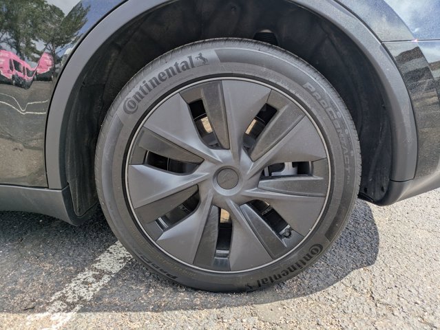 Used 2025 Tesla Model Y Long Range AWD/4WD image 23