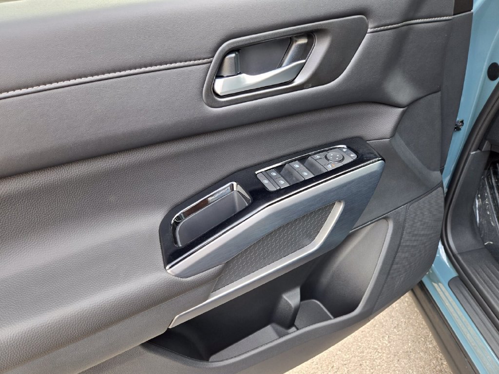 New 2026 Nissan Pathfinder SL w/ SL Premium Package FWD image 14