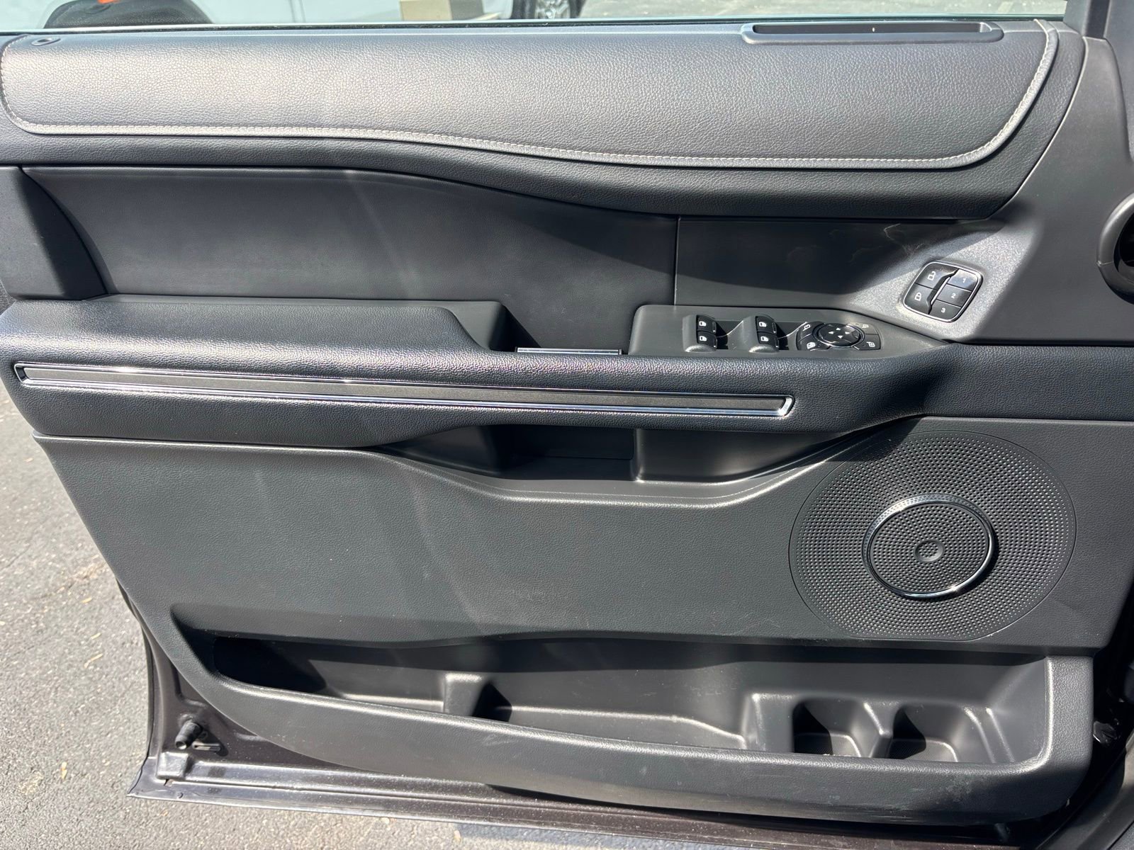 Used 2023 Ford Expedition XLT image 15