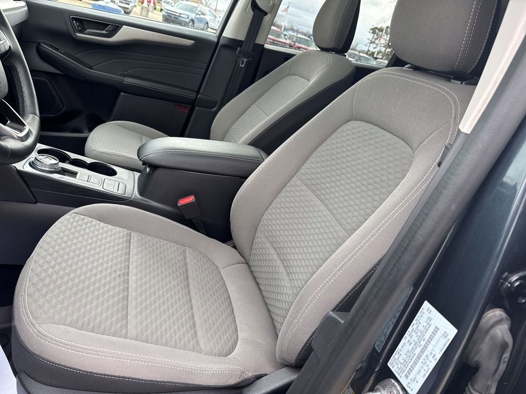 Certified 2022 Ford Escape SE w/ SE Sport Appearance Package image 8