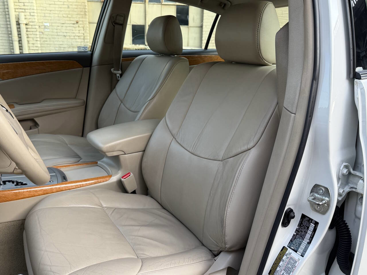 Used 2005 Toyota Avalon XLS image 32