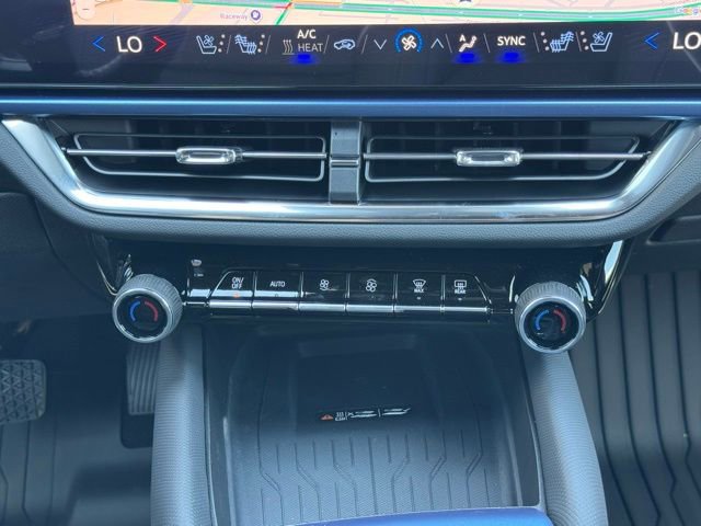 New 2025 Chevrolet Equinox EV LT w/ Convenience Package II image 28