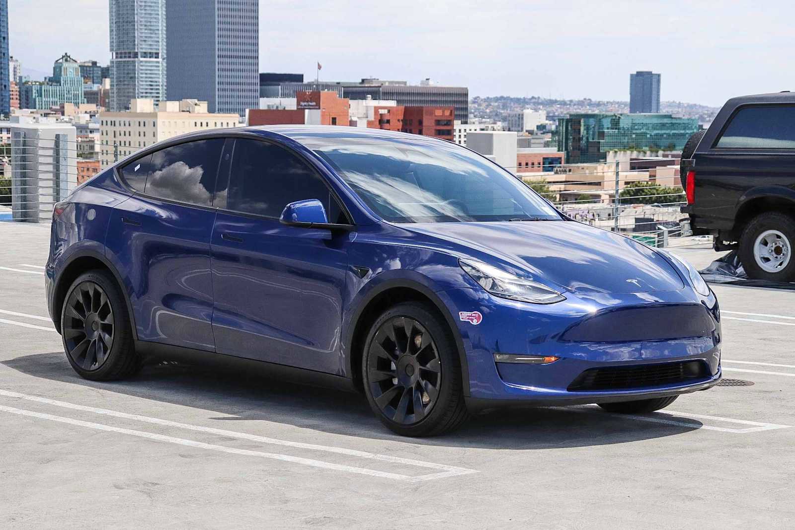 Used 2024 Tesla Model Y Long Range AWD/4WD image 3