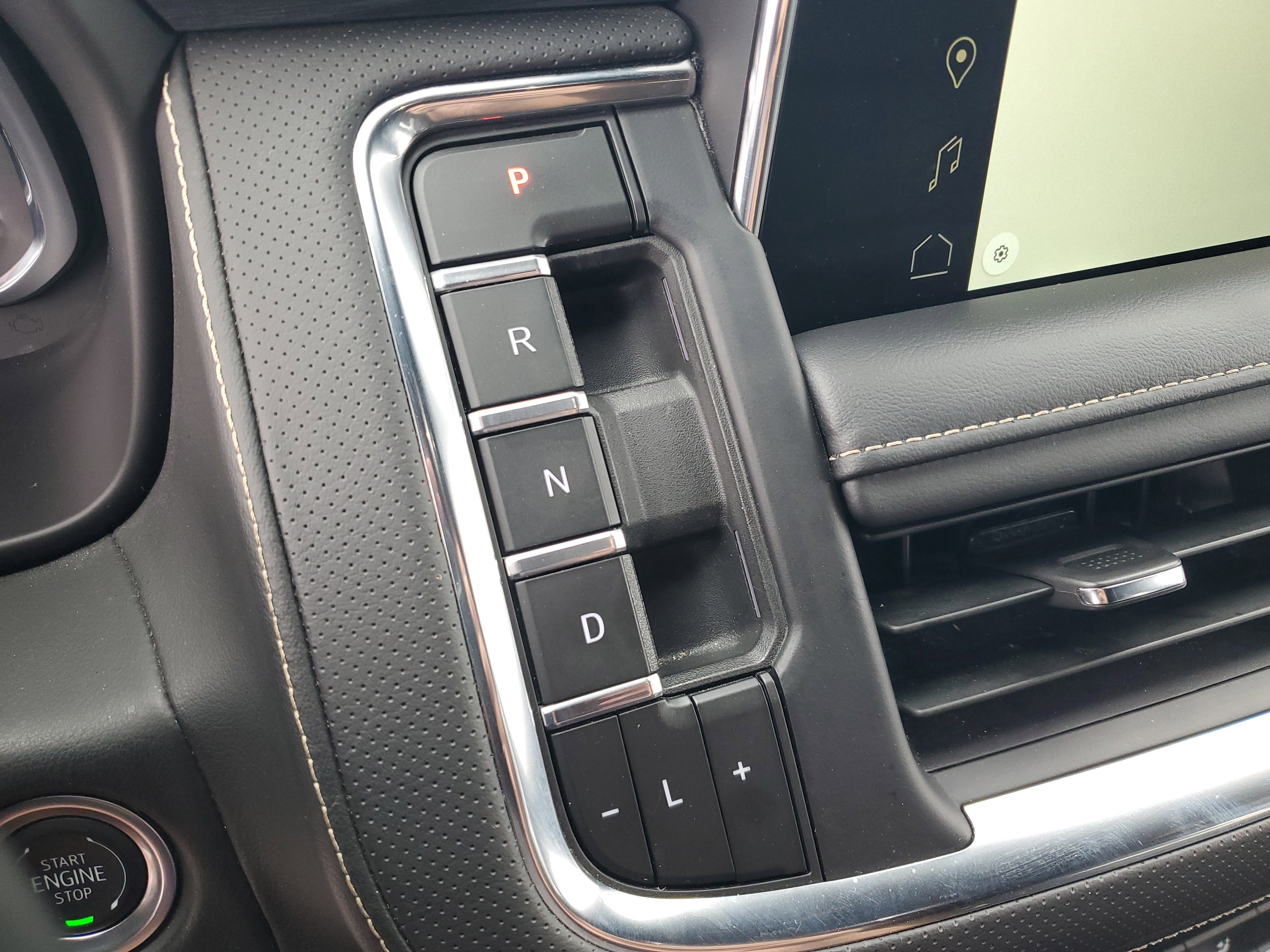 Used 2024 GMC Yukon XL SLT image 24