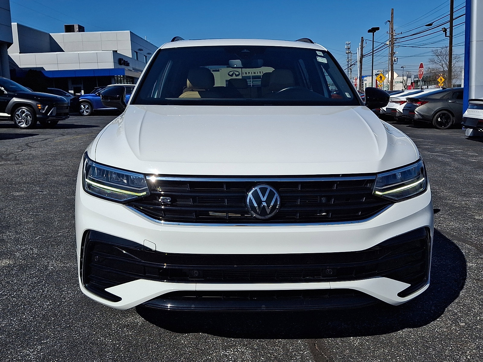 Used 2022 Volkswagen Tiguan SE R-Line image 2