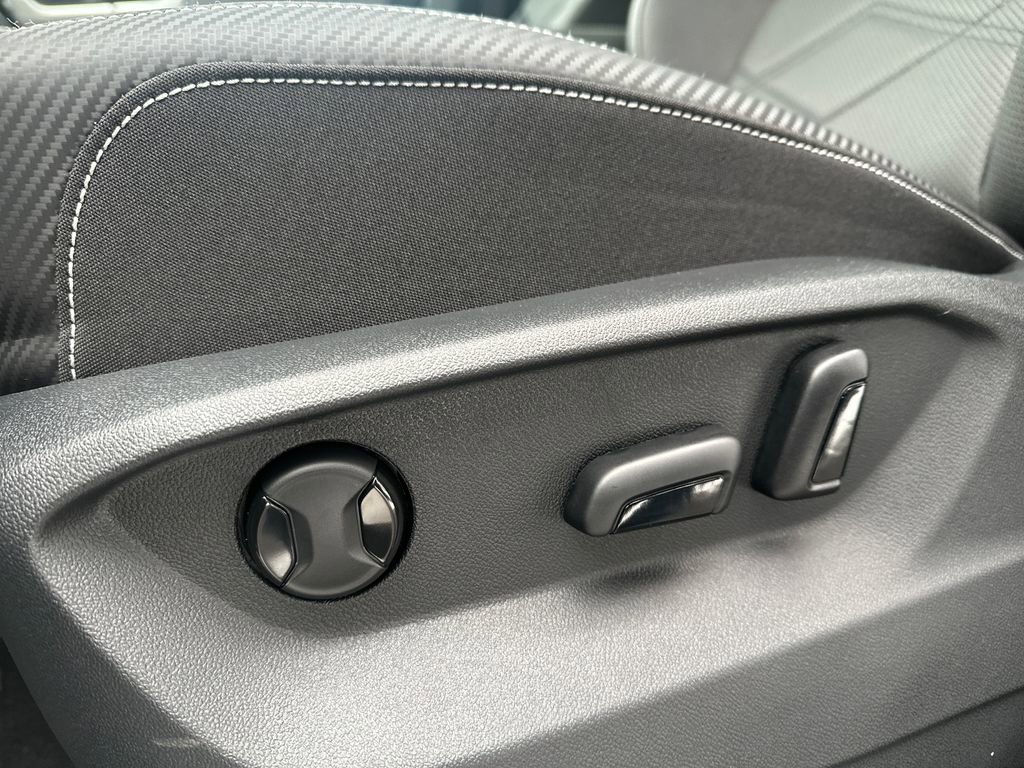 New 2026 Volkswagen Atlas Cross Sport SE image 4