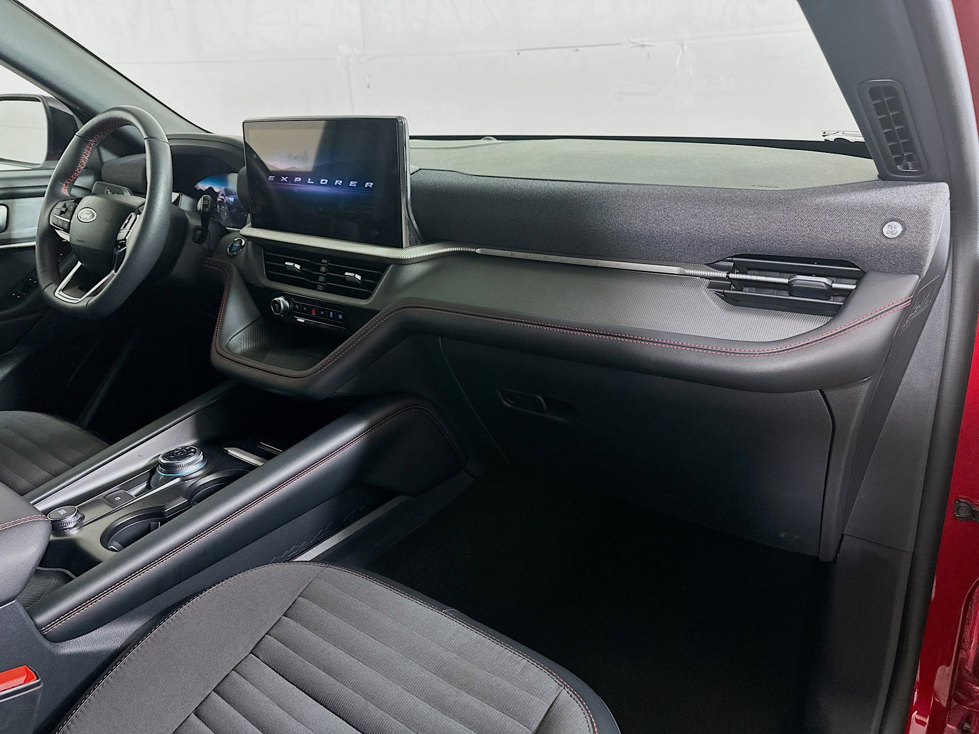 Used 2025 Ford Explorer ST-Line w/ ST-Line Street Pack AWD/4WD image 29