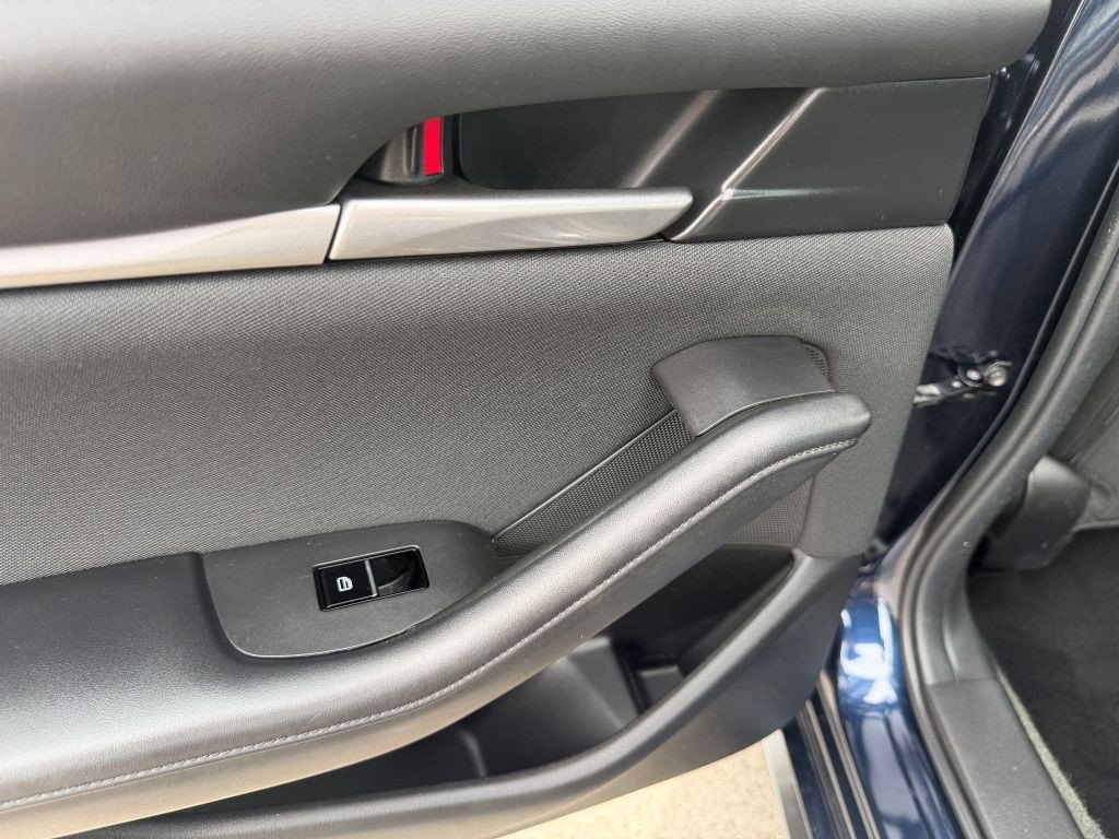 Used 2020 MAZDA MAZDA3 Sedan image 19