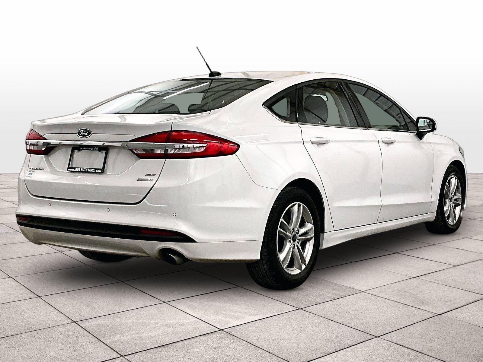 Used 2018 Ford Fusion SE w/ Fusion SE Technology Package image 11