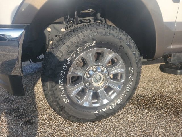 Used 2017 Ford F250 Lariat w/ Chrome Package image 32