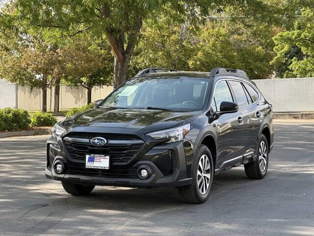 Used 2023 Subaru Outback Premium image 9