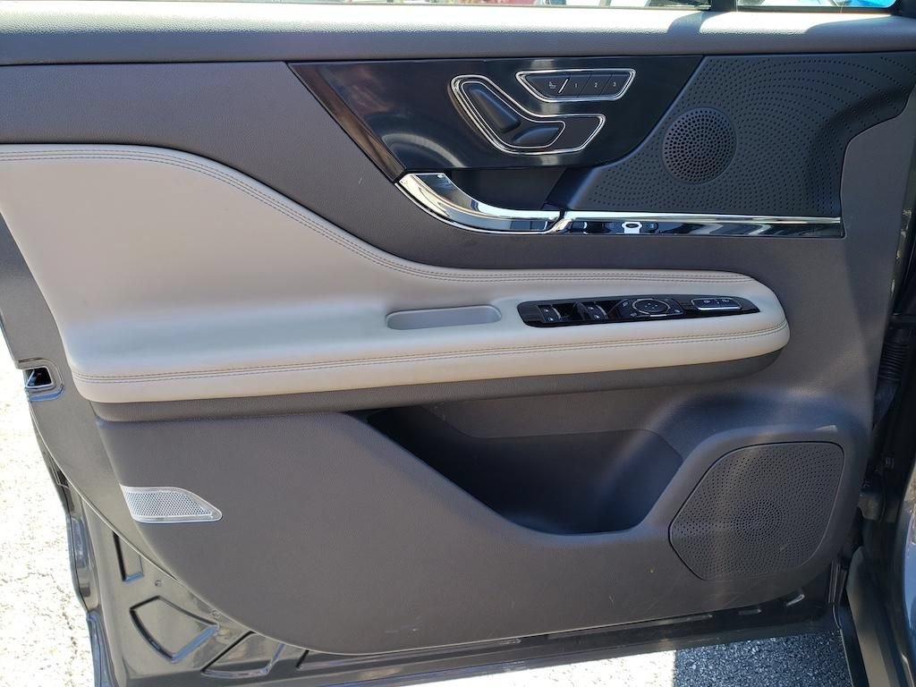 Used 2023 Lincoln Corsair AWD w/ Equipment Group 101A image 18