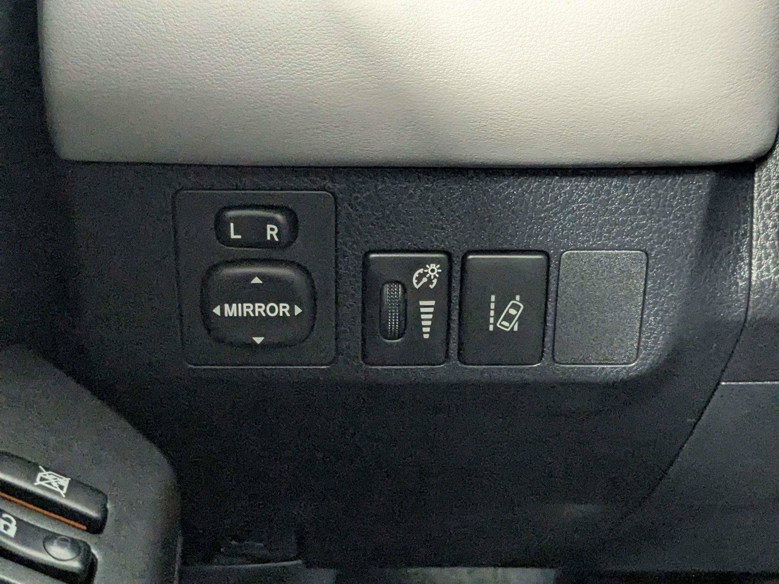 Used 2018 Toyota RAV4 XLE FWD image 17