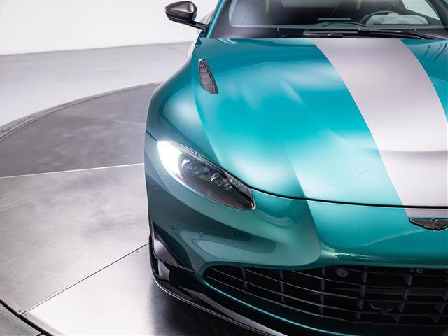 Used 2023 Aston Martin V8 Vantage Coupe RWD image 17