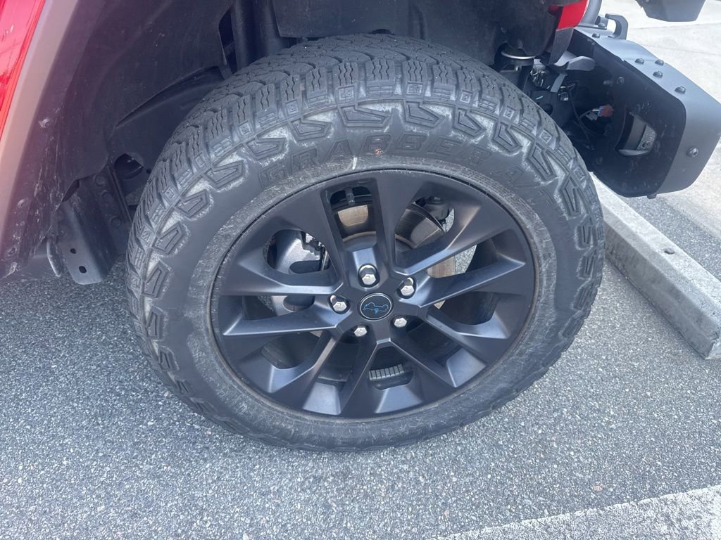 Used 2025 Jeep Wrangler Unlimited Sahara image 5