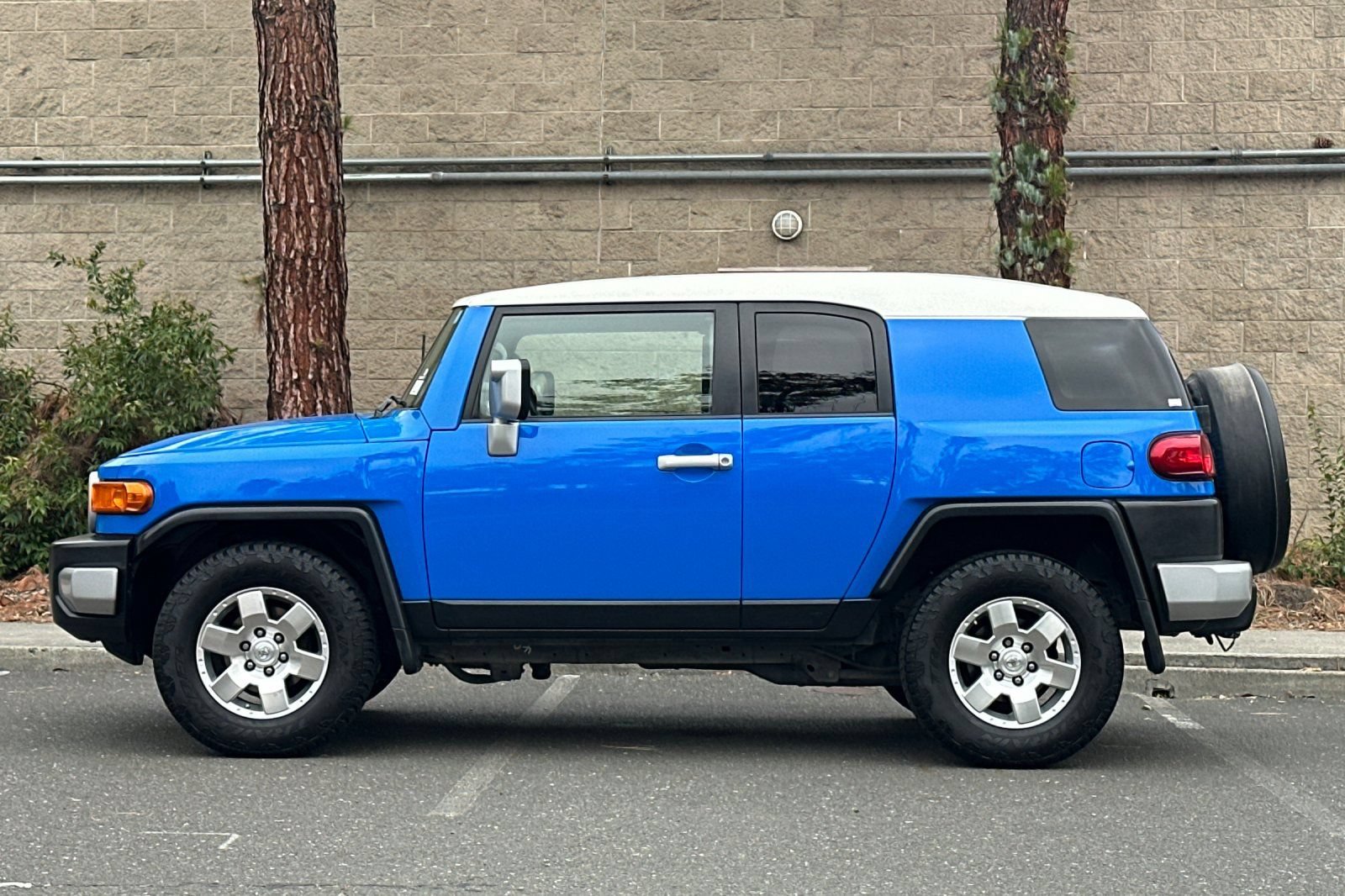 Used 2008 Toyota FJ Cruiser 2WD image 6
