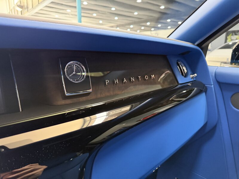 Used 2027 Rolls-Royce Phantom Sedan RWD image 15