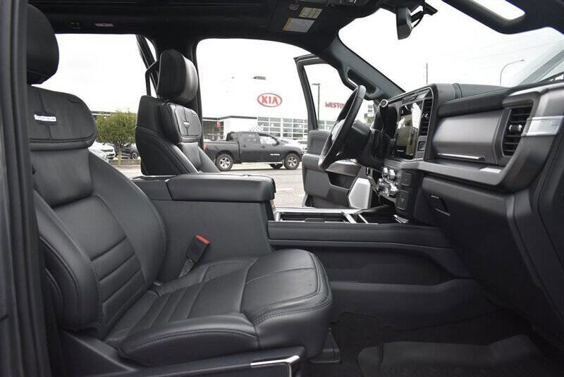 Used 2025 Ford F450 Platinum w/ FX4 Off-Road Package image 32