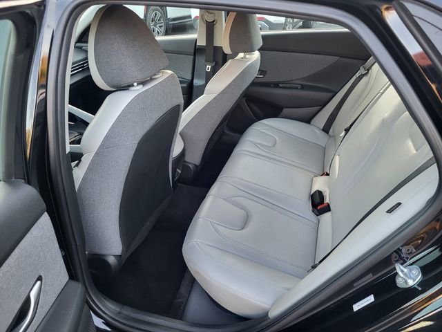 Used 2025 Hyundai Elantra Limited image 14