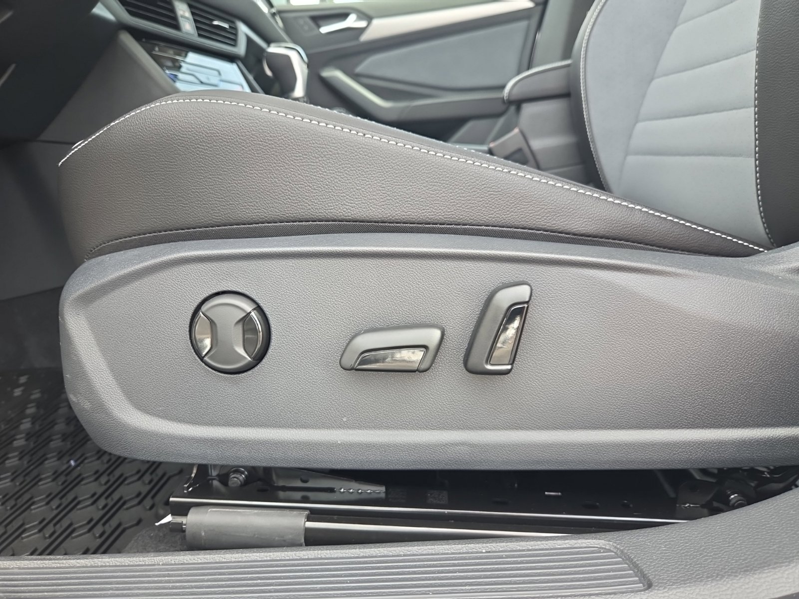 New 2027 Volkswagen Jetta SE FWD image 20