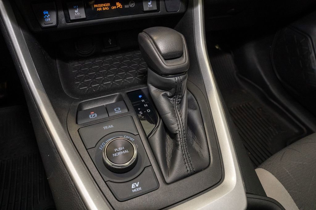 Used 2022 Toyota RAV4 XLE image 18