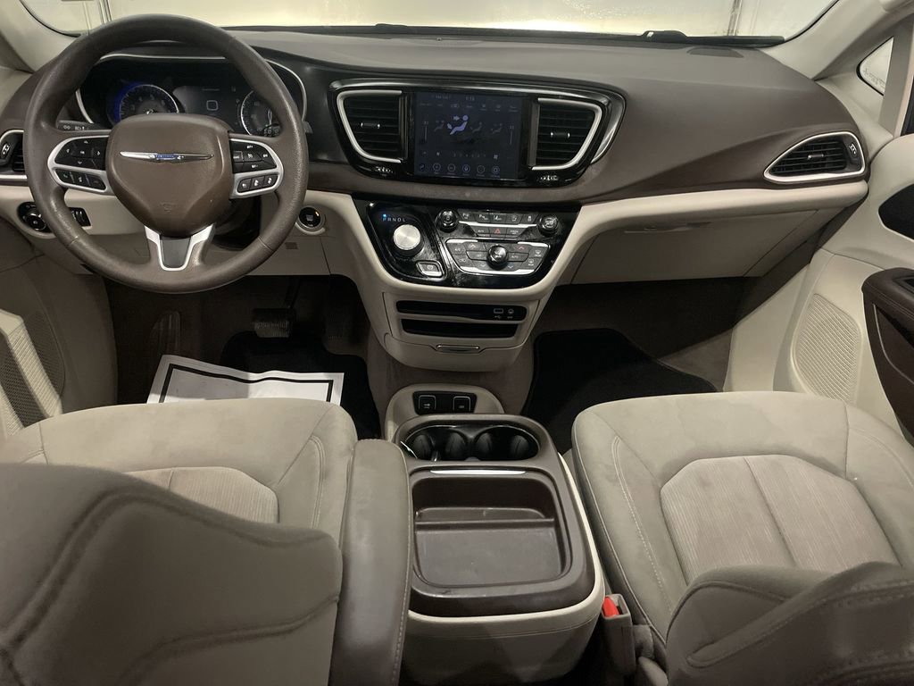 Used 2020 Chrysler Pacifica Touring w/ Advanced Safetytec Group FWD image 14
