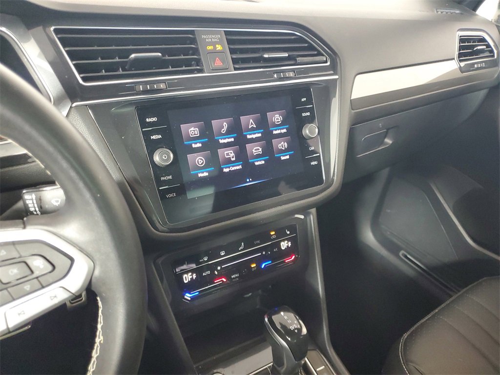 Used 2023 Volkswagen Tiguan SE R-Line image 19