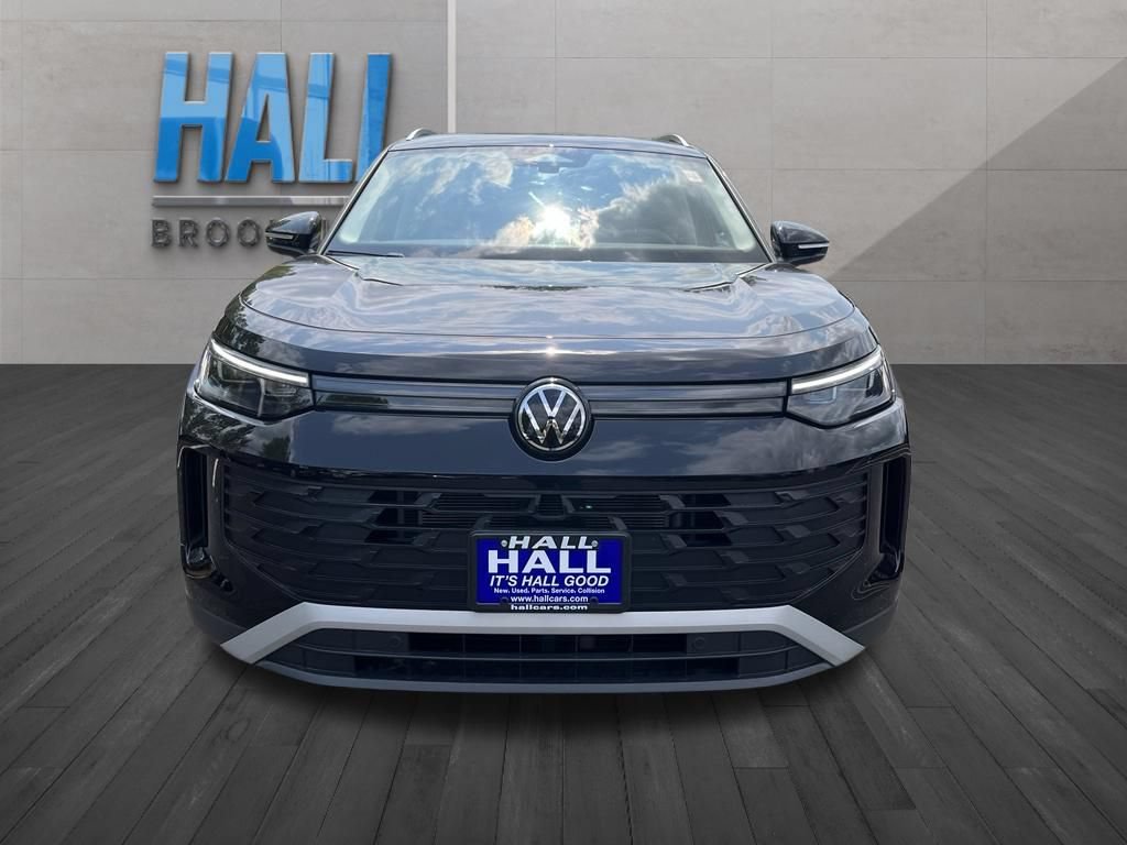 Certified 2025 Volkswagen Tiguan SE w/ Panoramic Sunroof Package AWD/4WD image 9