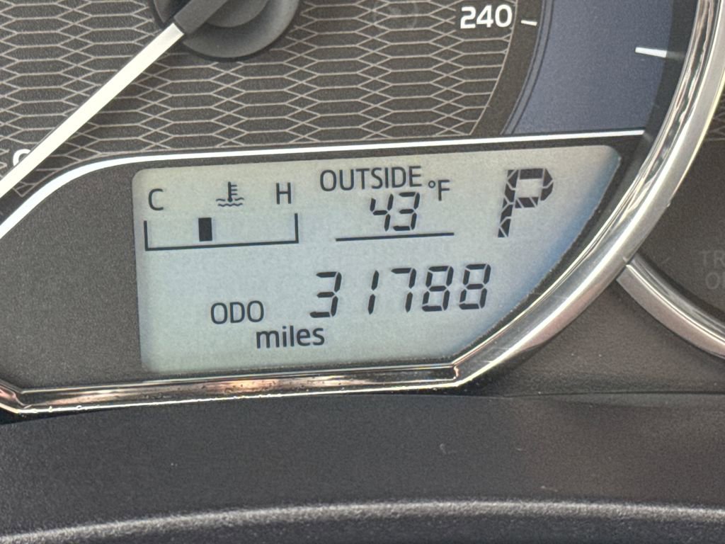 Used 2015 Toyota Corolla LE image 17