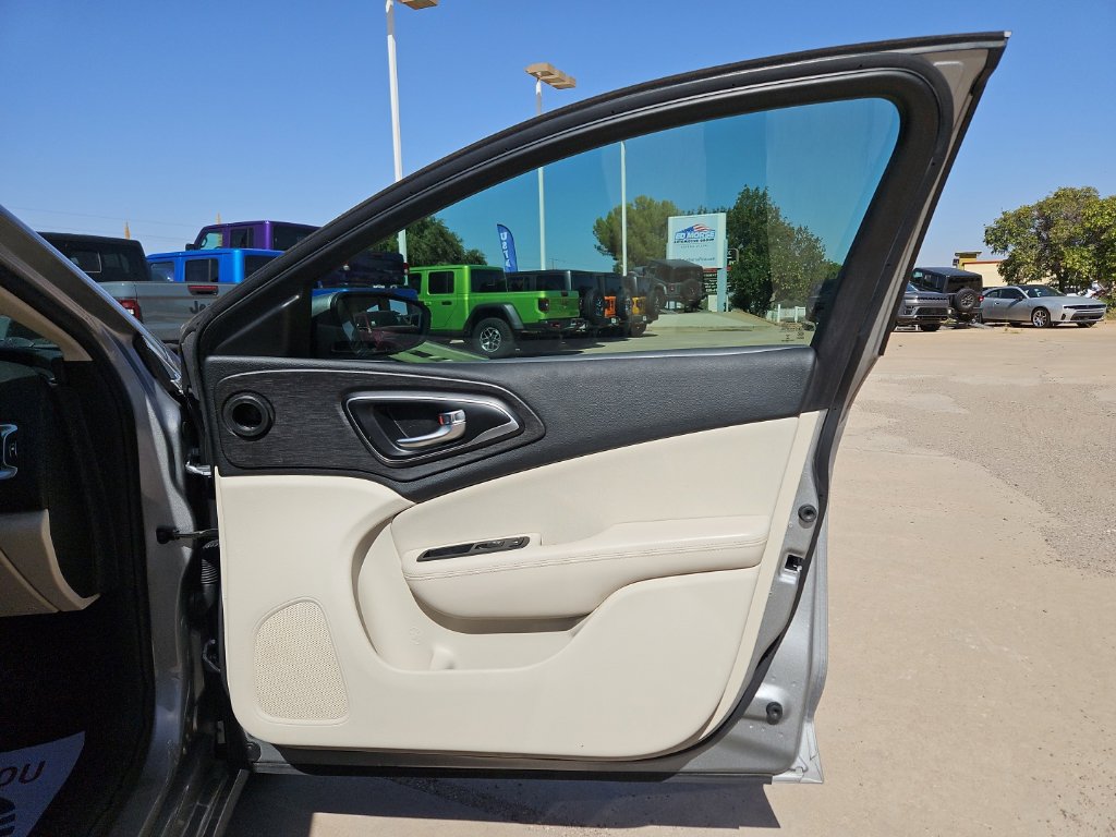 Used 2016 Chrysler 200 Limited FWD image 19