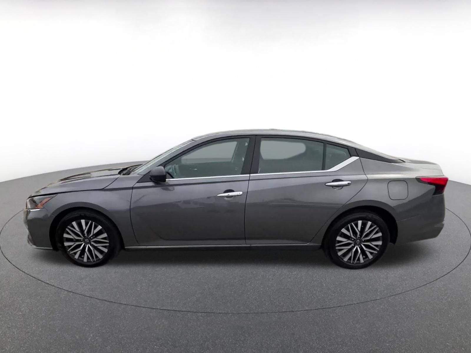 Used 2025 Nissan Altima 2.5 SV FWD image 8