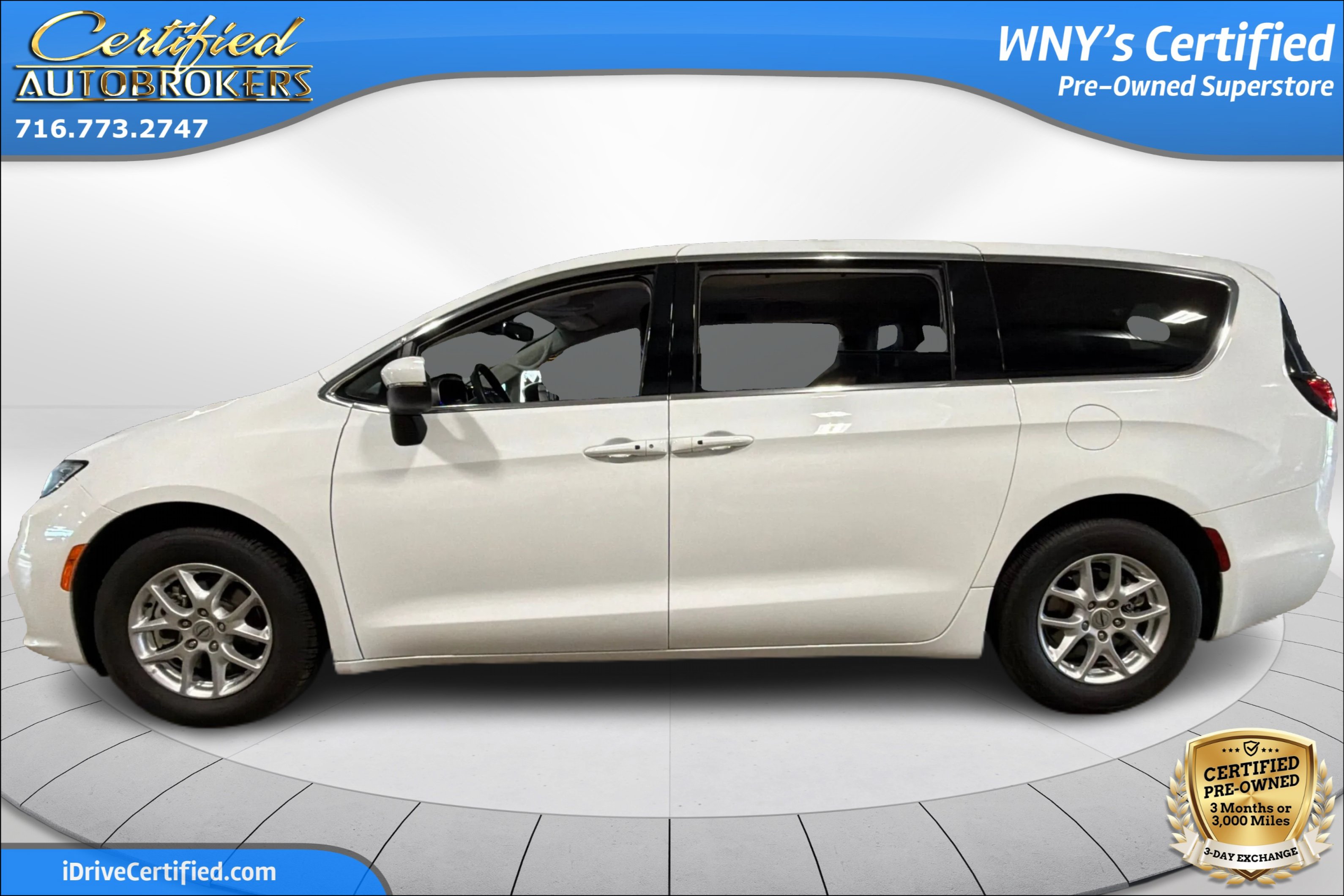 Used 2023 Chrysler Pacifica Touring-L FWD image 9