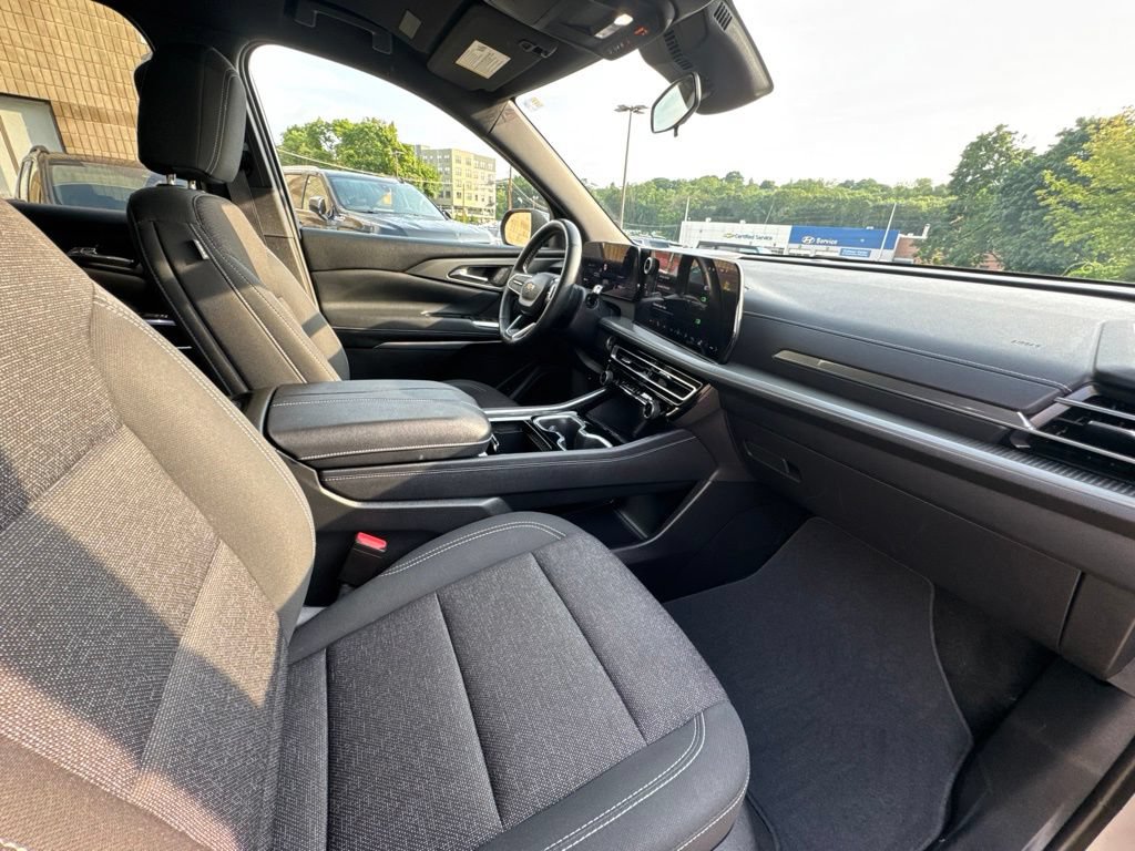 Used 2024 Chevrolet Traverse LT w/ LPO, Floor Liner Package FWD image 53