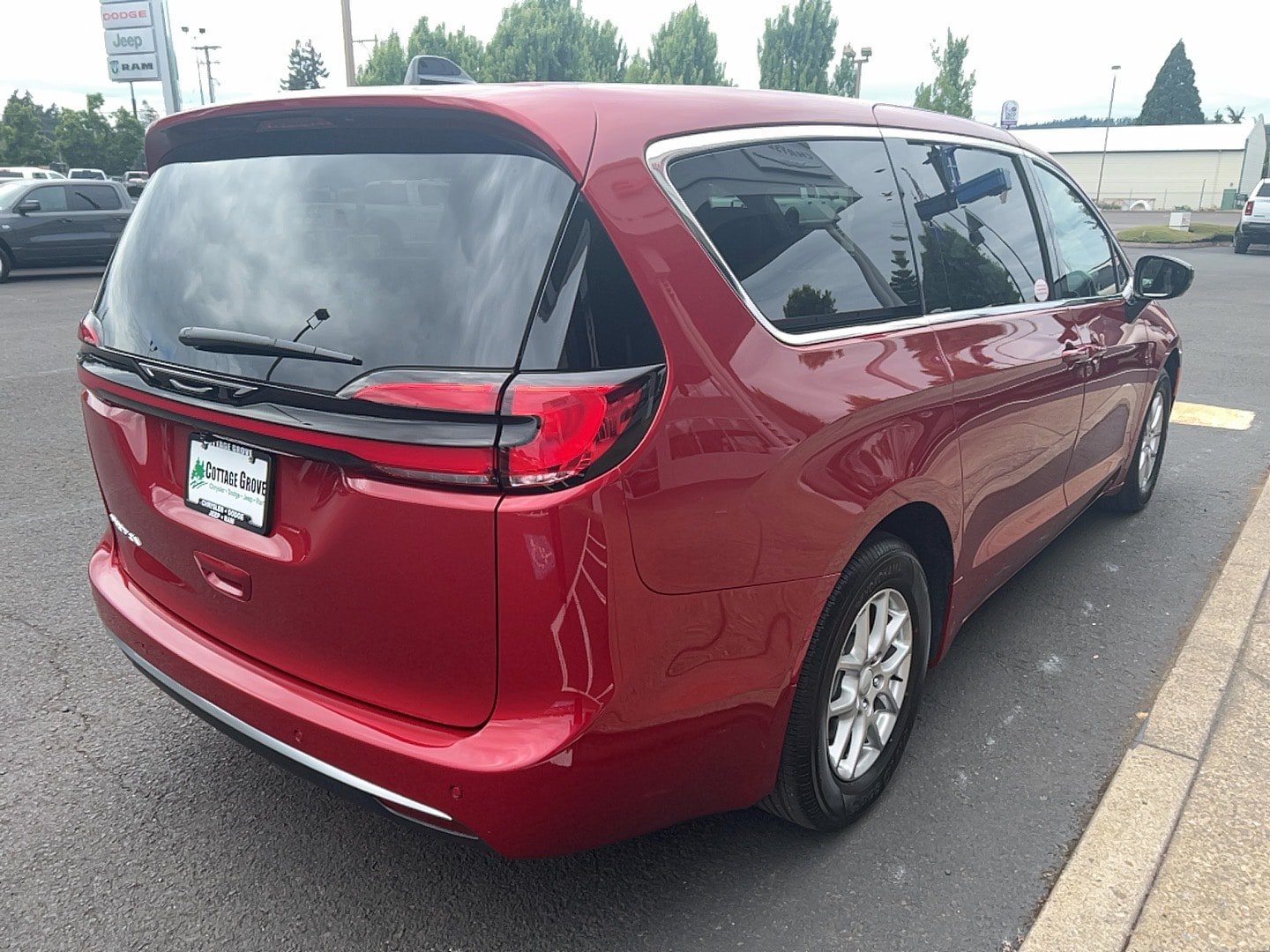 New 2027 Chrysler Pacifica Select FWD image 14
