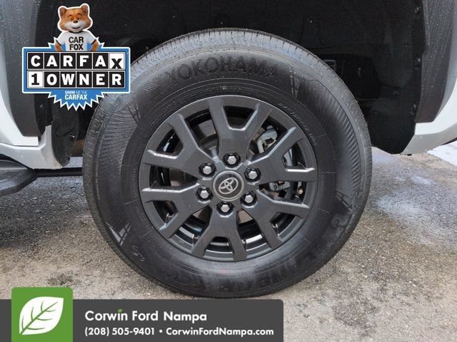 Used 2025 Toyota 4Runner SR5 AWD/4WD image 32