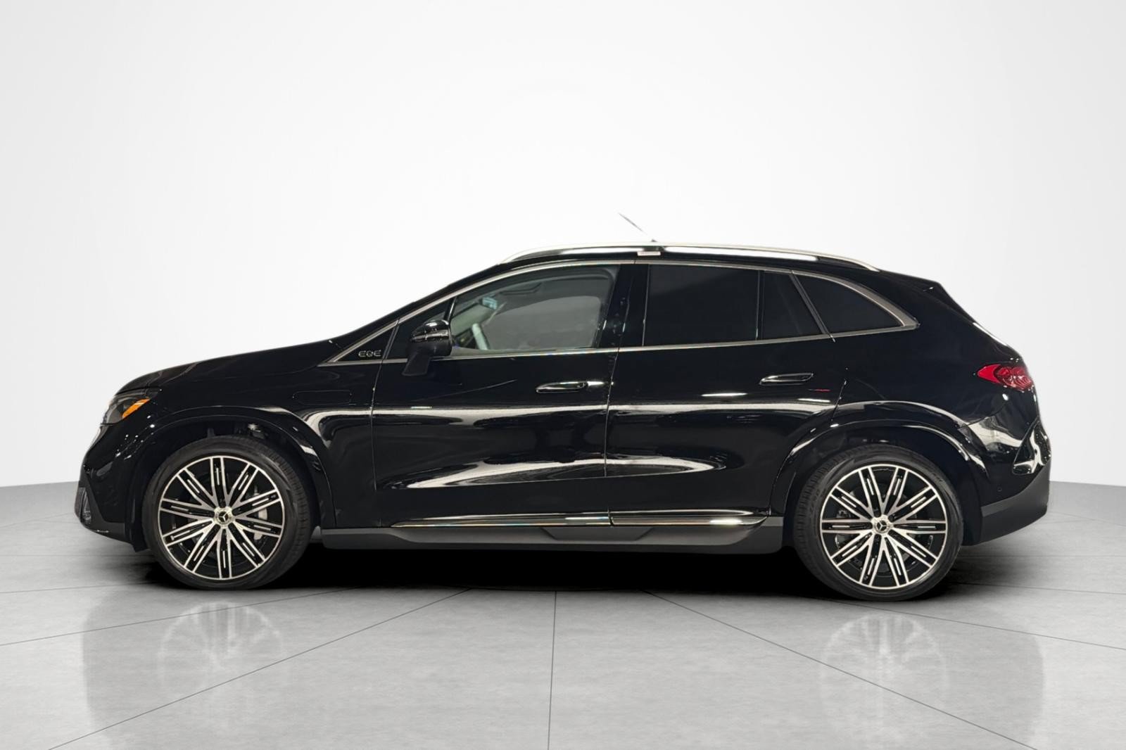 New 2027 Mercedes-Benz EQE 320 4MATIC SUV image 2