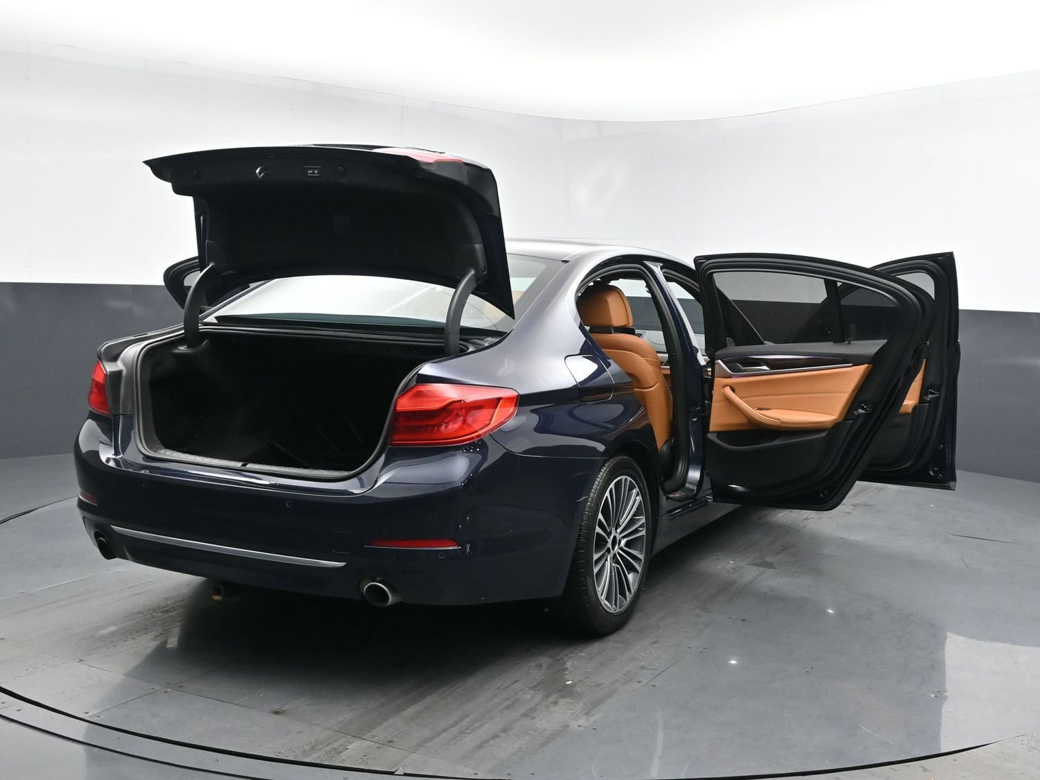 Used 2018 BMW 530i xDrive AWD/4WD image 28