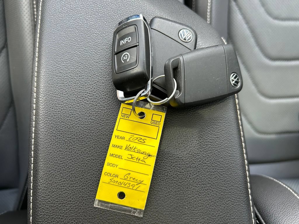 Used 2025 Volkswagen Jetta SEL FWD image 53